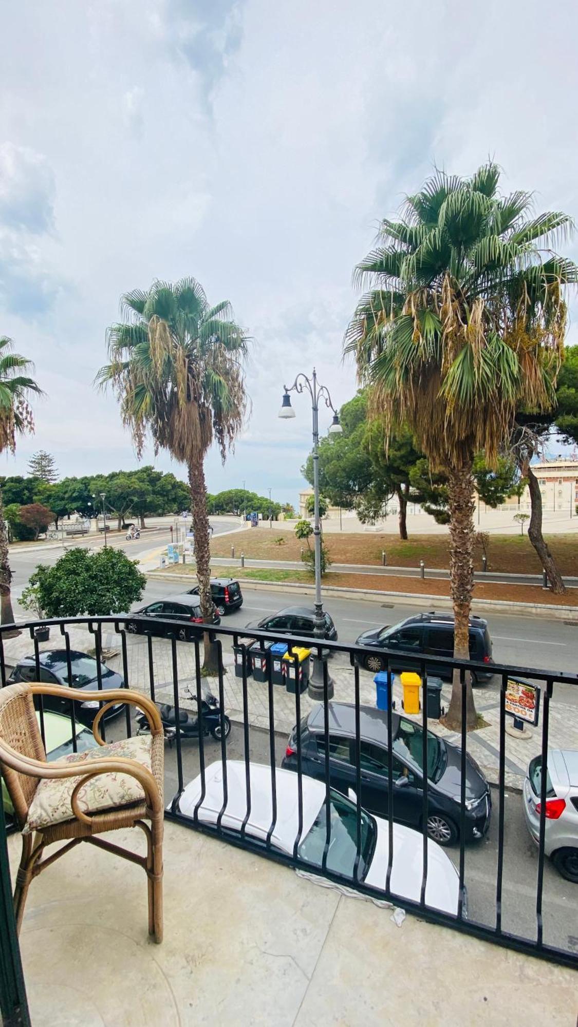 Il Balcone Sullo Stretto Bed & Breakfast Реджо ди Калабрия Екстериор снимка