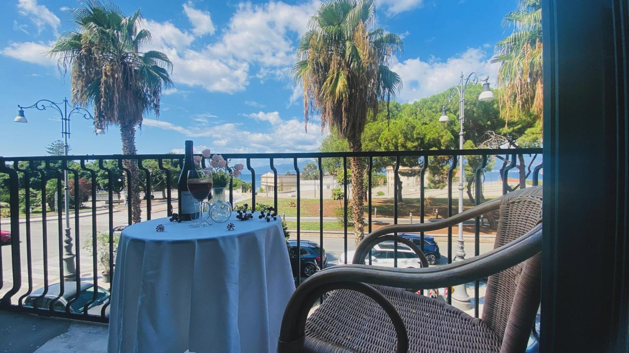 Il Balcone Sullo Stretto Bed & Breakfast Реджо ди Калабрия Екстериор снимка