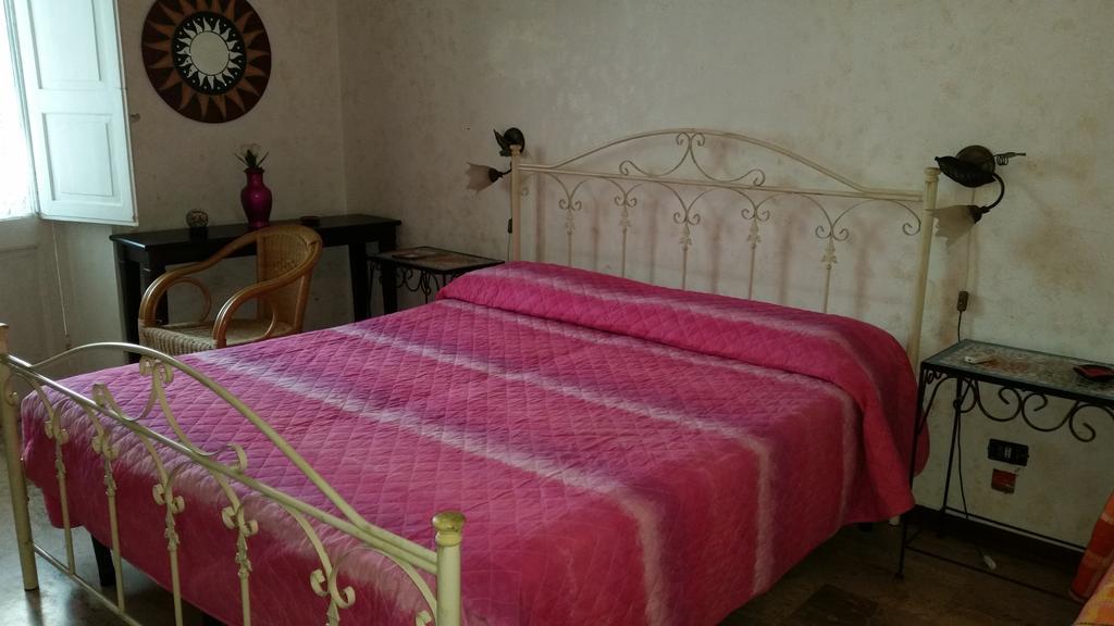 Il Balcone Sullo Stretto Bed & Breakfast Реджо ди Калабрия Стая снимка